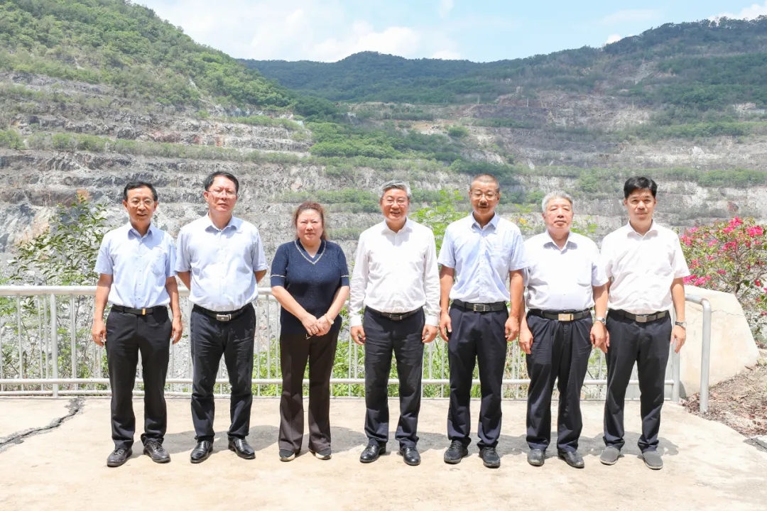 海南省政协主席李荣灿到海南矿业调研